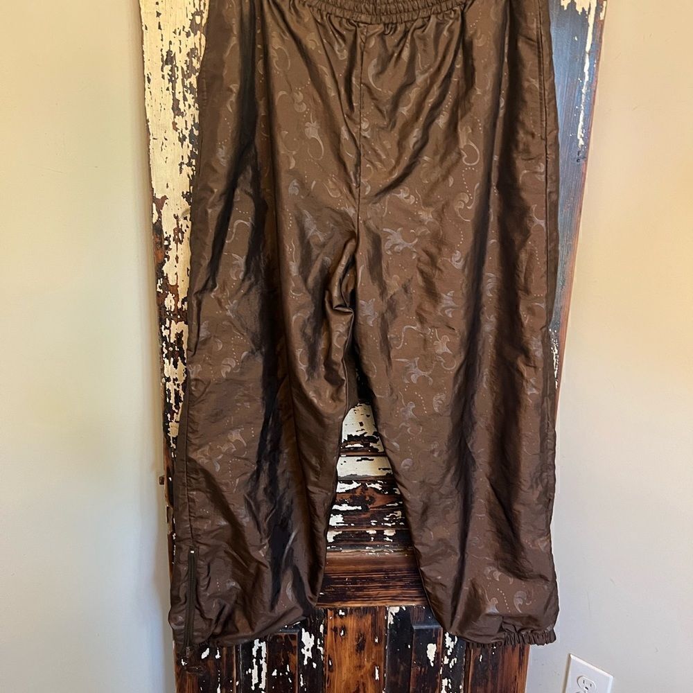 Vintage Komitor Women’s nylon ankle zip metallic track pants. Size 18/20